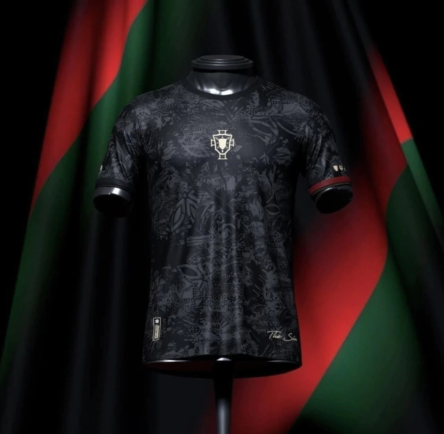 Camisa GOAT Cristiano Ronaldo Edição Especial 23/24 - Torcedor Adidas Masculino